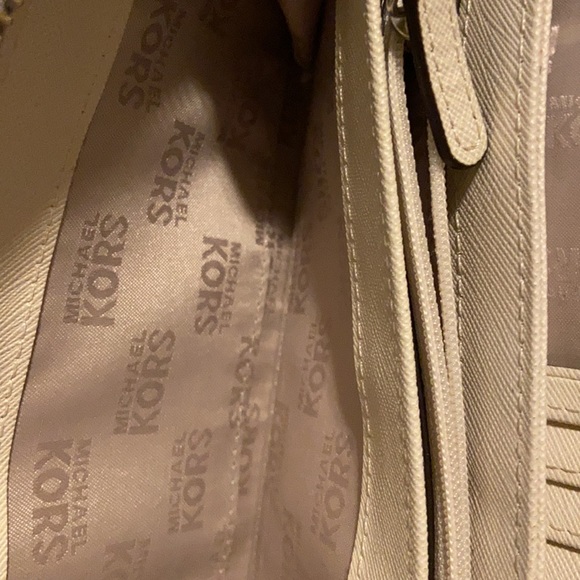 Michael Kors Wallet - Picture 4 of 7